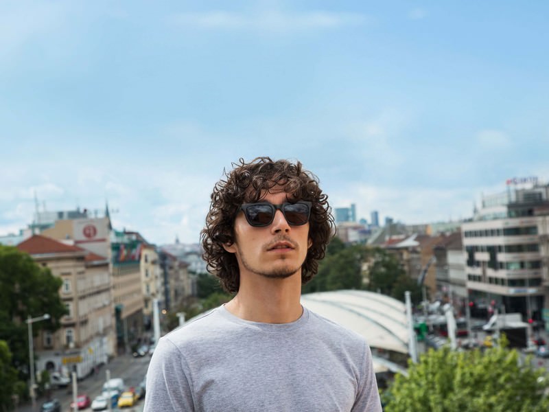 Here comes the sun: NEUBAU EYEWEAR lanceert eerste zonnebrillencollectie
