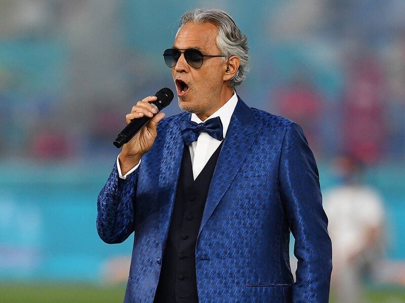 Andrea Bocelli draagt Blackfin tijdens lancering Euro 2020