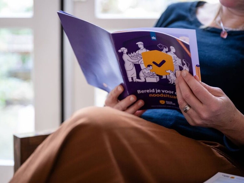 Informatieboekje en noodkaart beschikbaar in aangepaste leesvormen