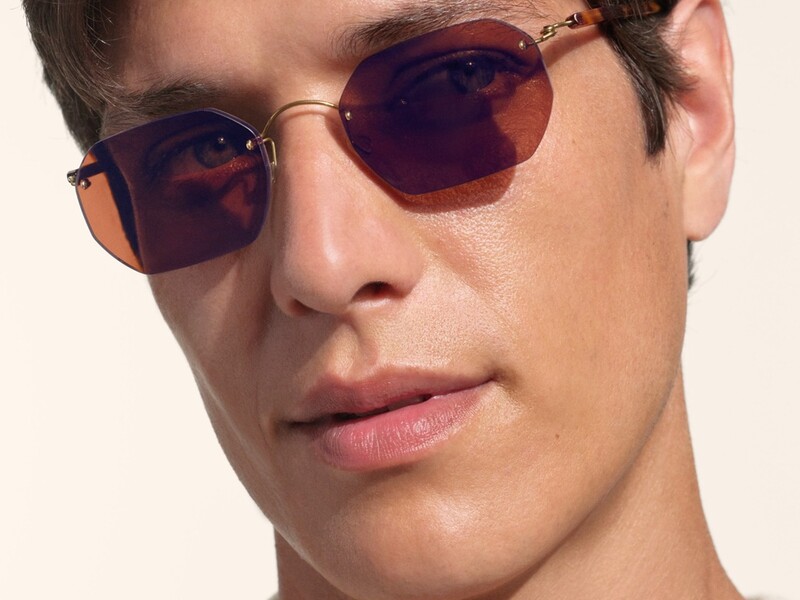 Licht titanium ontmoet acetaat bij LINDBERG