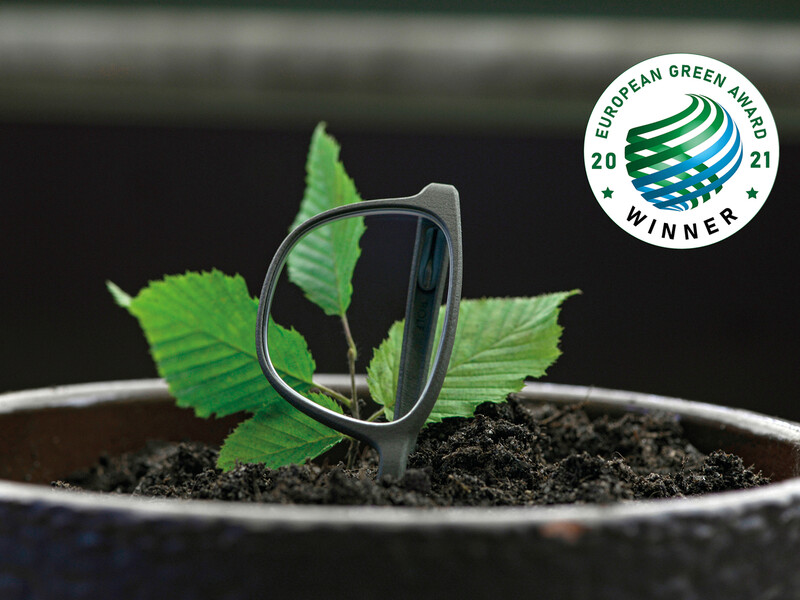 Rolf ontvangt de European Green Award Gold Trophy 