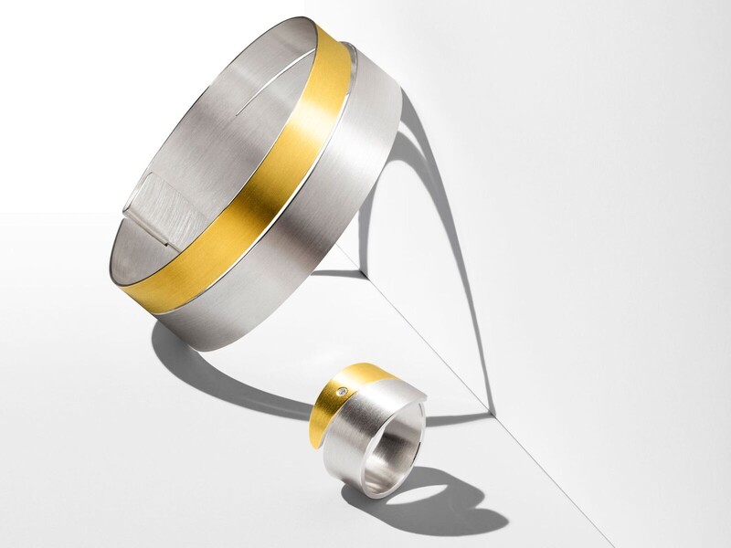 Manu Schmuck tilt bicolor ontwerpen naar een hoger niveau